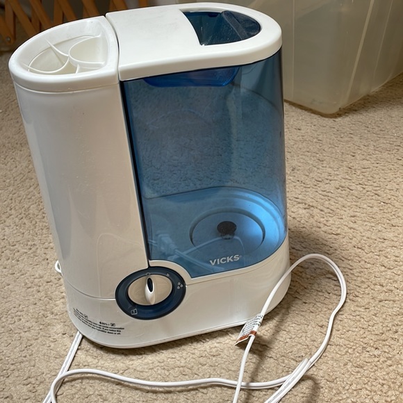Vicks Humidifier - Picture 3 of 3